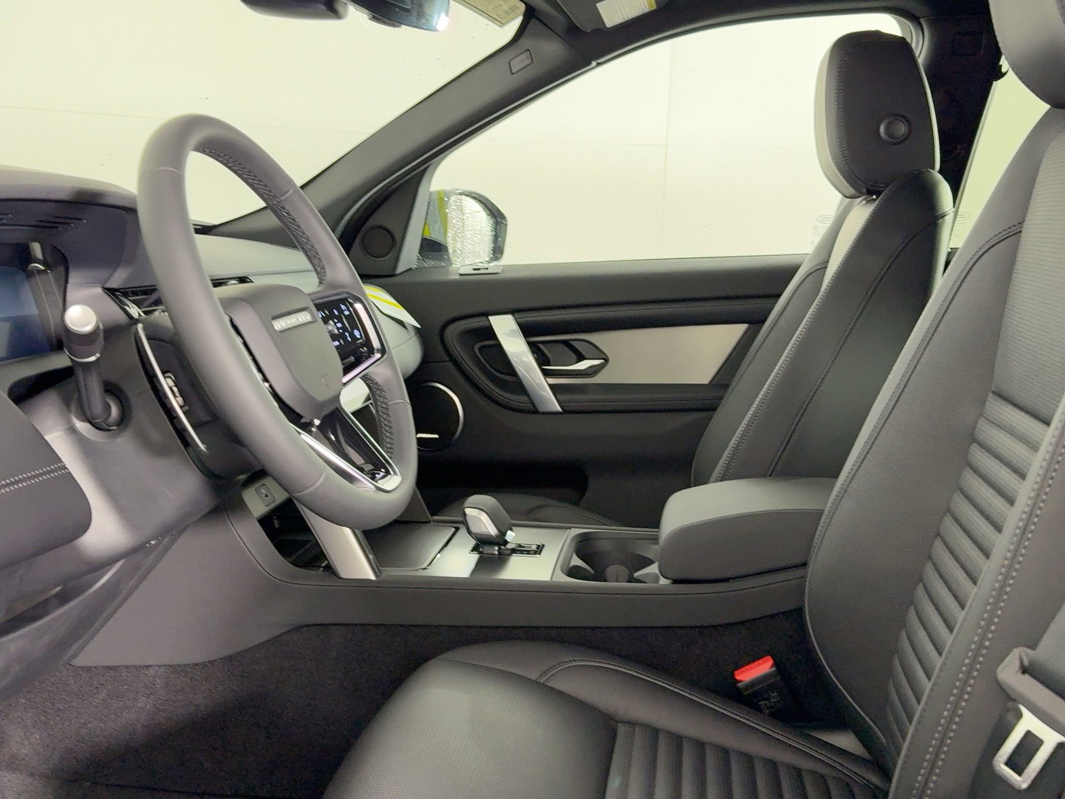 New 2026 Land Rover Discovery Sport Landmark image 5