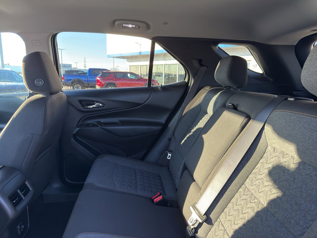 Used 2023 Chevrolet Equinox LT image 32