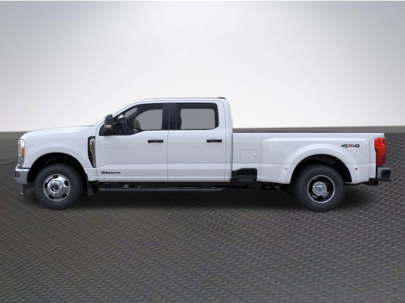 New 2026 Ford F350 4x4 Crew Cab DRW Super Duty image 3