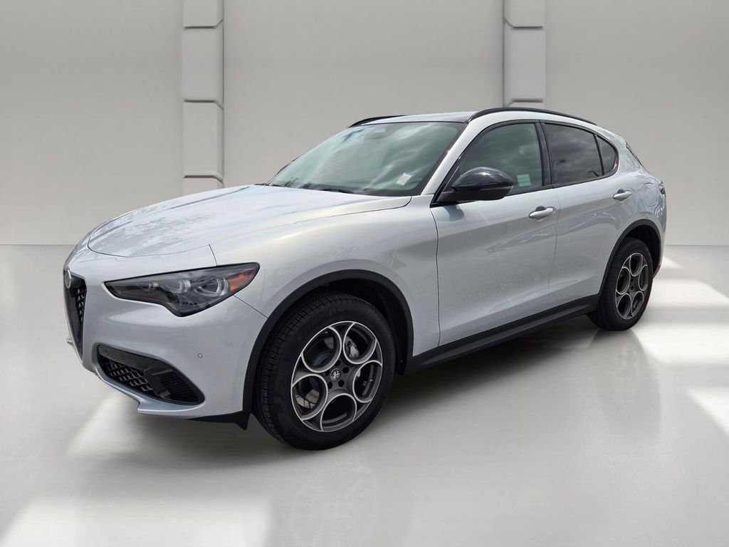 New 2025 Alfa Romeo Stelvio Sprint AWD/4WD image 4