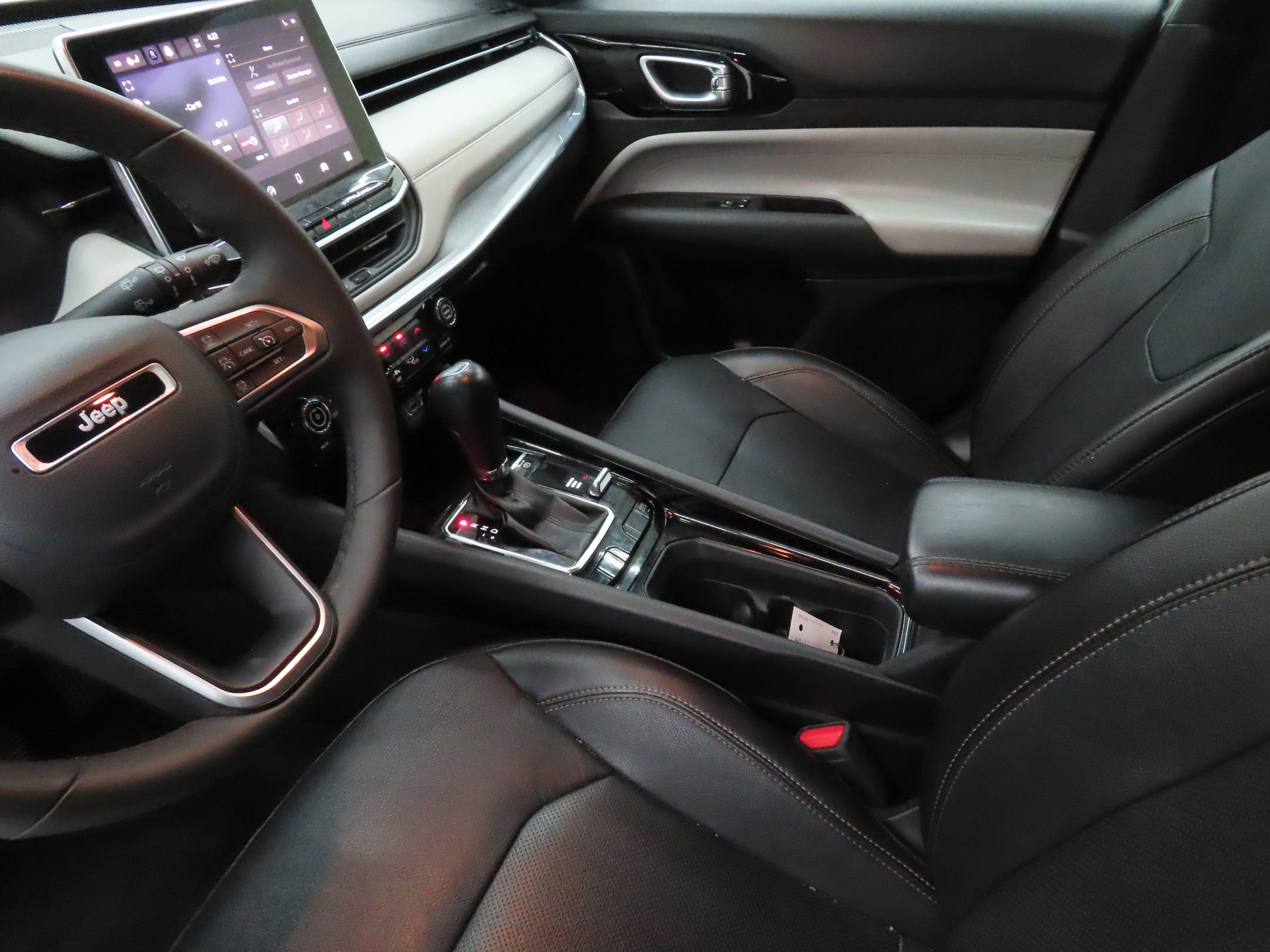 Used 2023 Jeep Compass Limited image 19