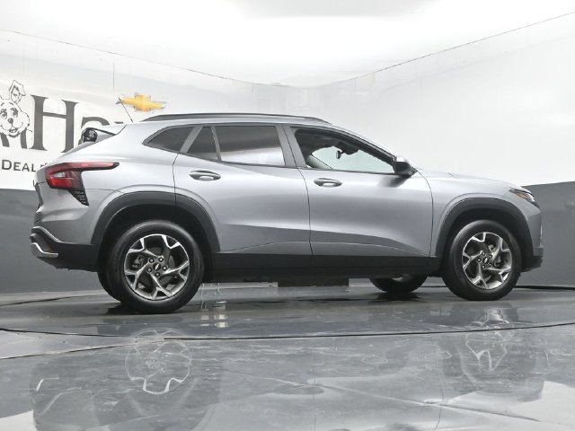 Used 2025 Chevrolet Trax LT FWD image 58