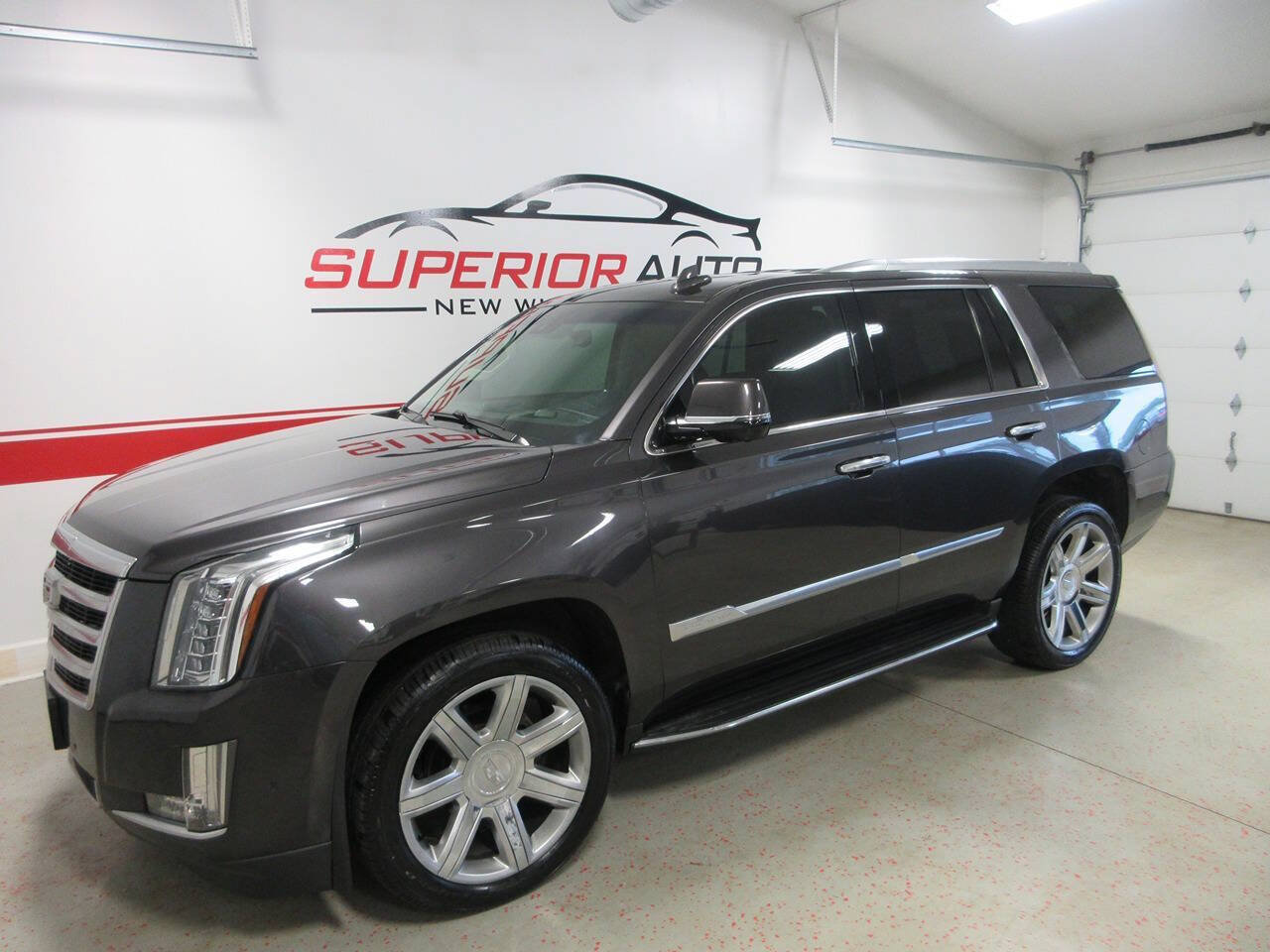 Used 2017 Cadillac Escalade Luxury AWD/4WD image 1