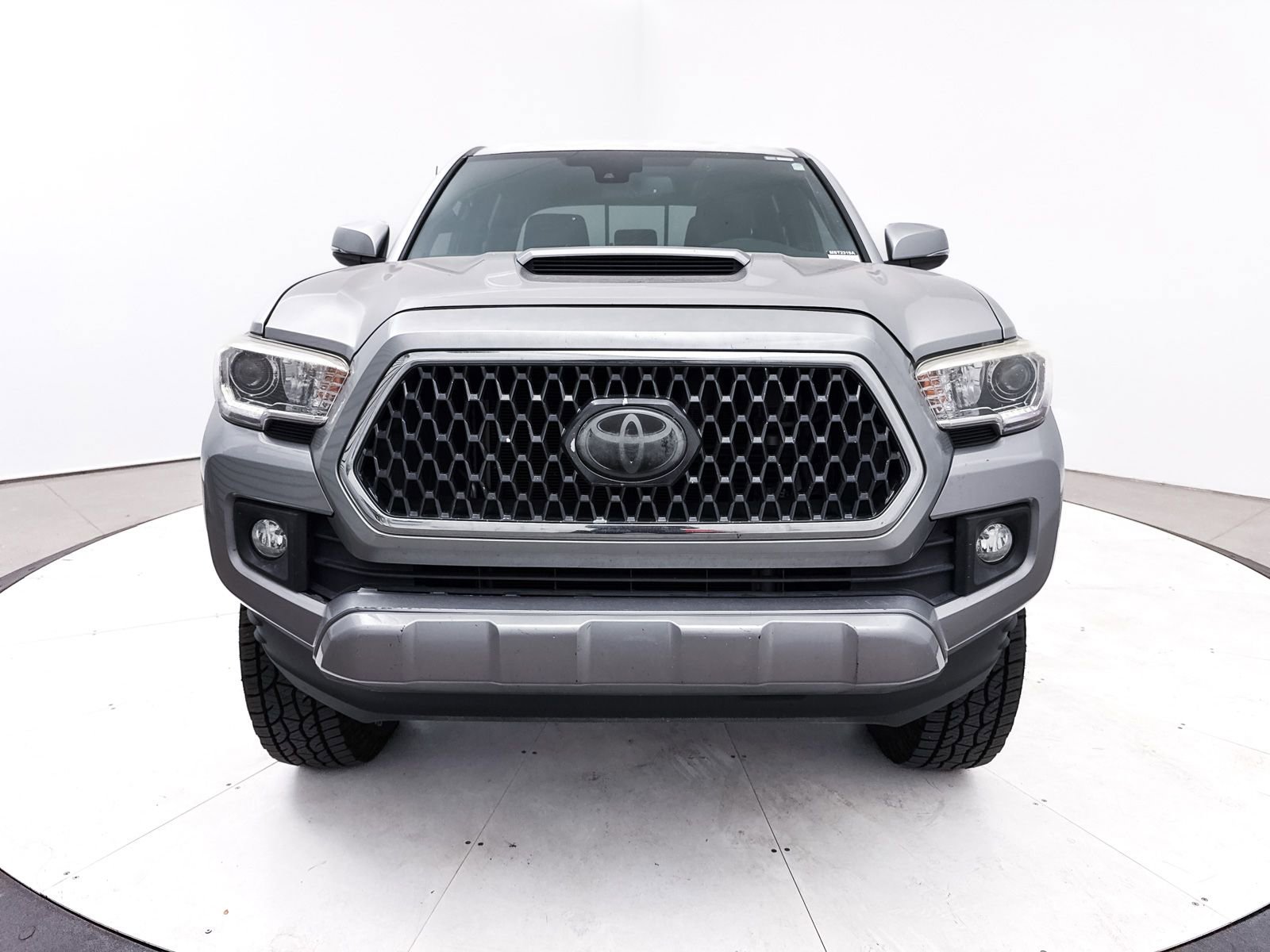 Used 2018 Toyota Tacoma TRD Sport w/ Technology Package AWD/4WD image 8
