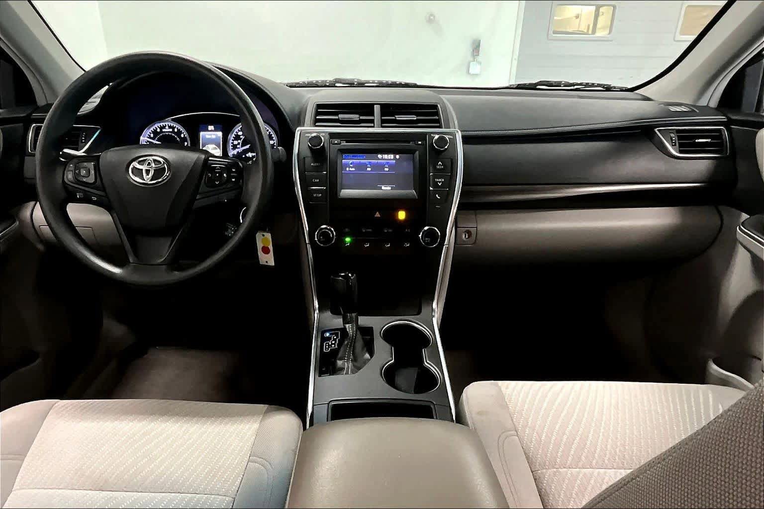 Used 2017 Toyota Camry LE FWD image 8