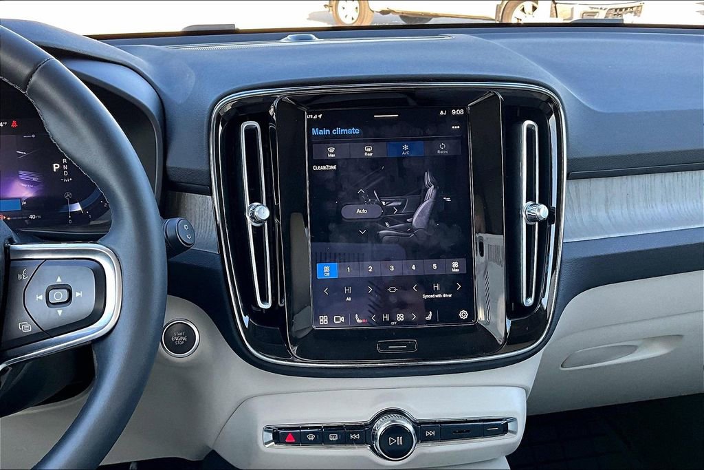 Used 2023 Volvo XC40 B4 Plus w/ Protection Package Premier image 9
