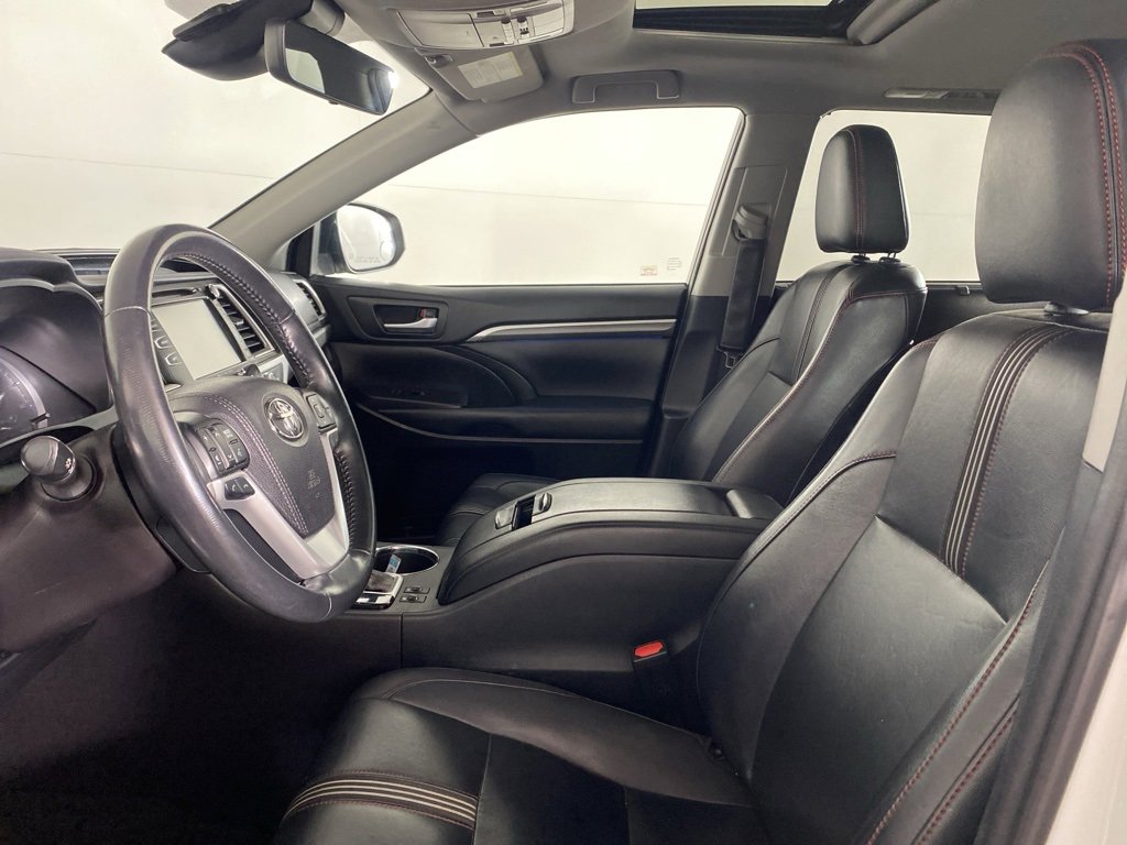 Used 2019 Toyota Highlander SE image 14