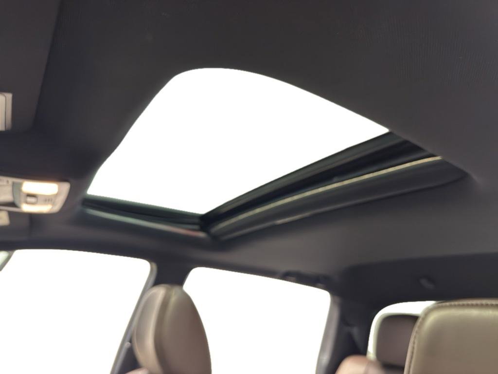 Used 2016 Toyota Tacoma Limited w/ Towing Package image 16