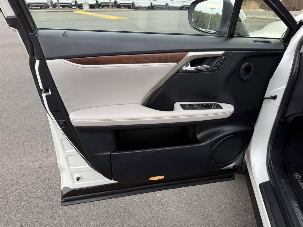 Used 2021 Lexus RX 350L Premium w/ Premium Package image 12