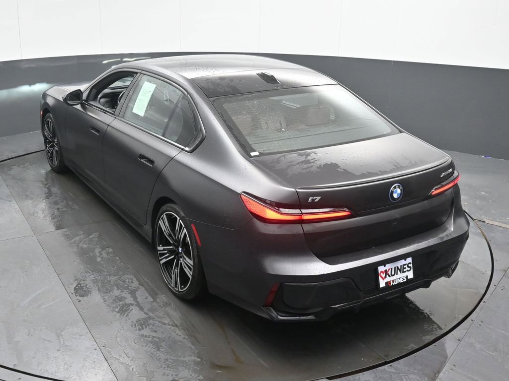 Used 2023 BMW i7 xDrive60 image 46