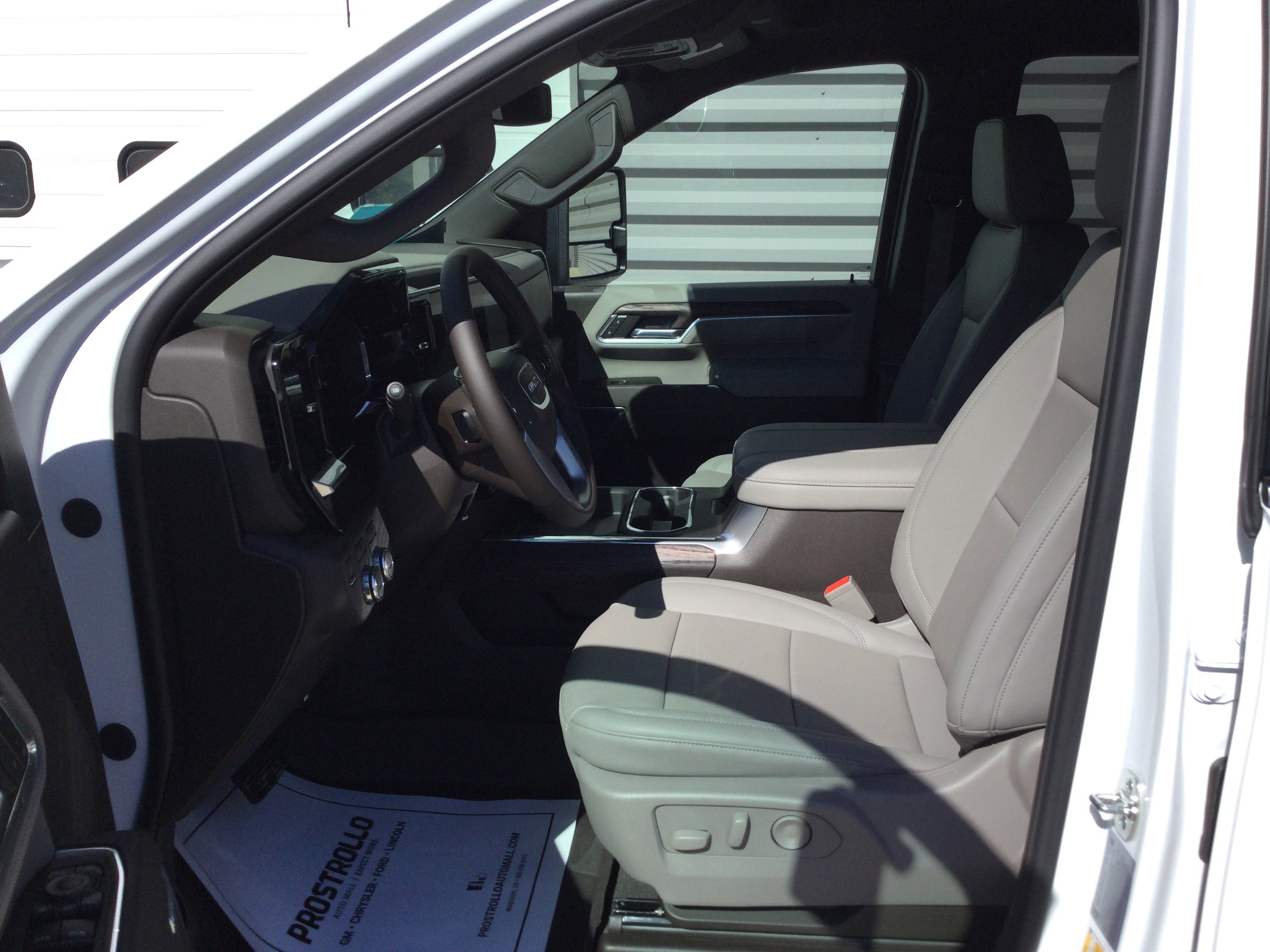 New 2026 GMC Sierra 2500 SLT w/ SLT Premium Package image 9