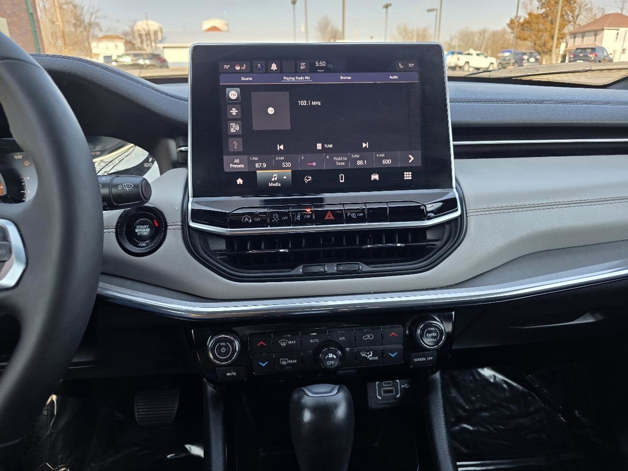 Used 2024 Jeep Compass Limited image 9