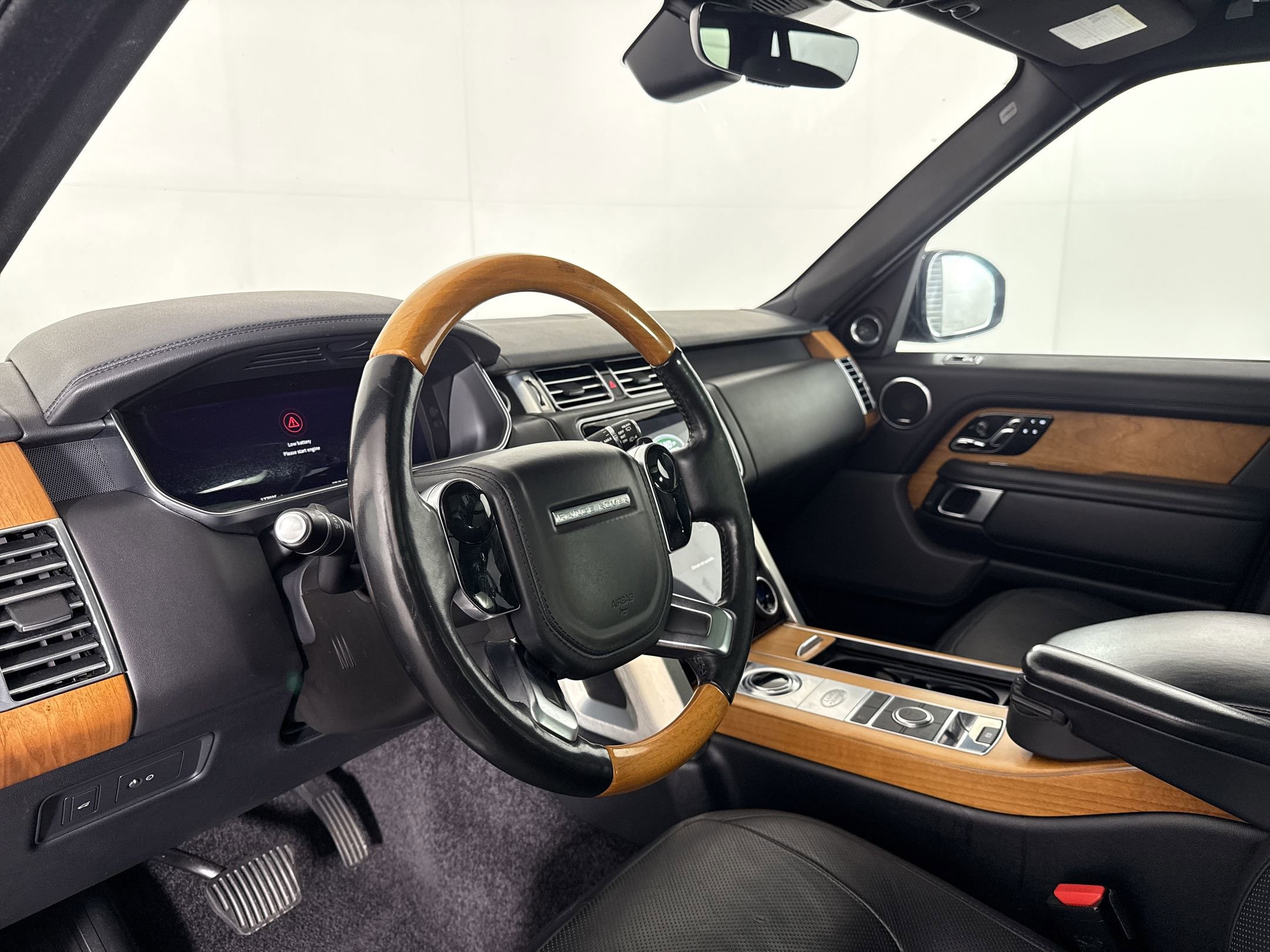 Used 2019 Land Rover Range Rover Supercharged AWD/4WD image 4