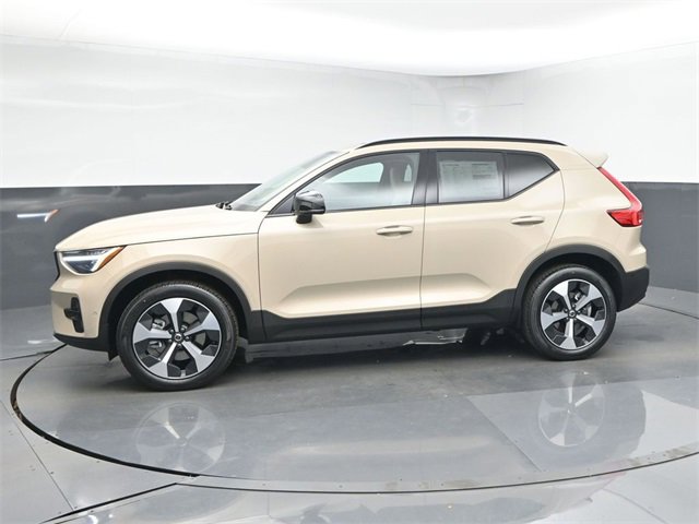 New 2026 Volvo XC40 B4 Plus w/ Protection Package Premier image 8