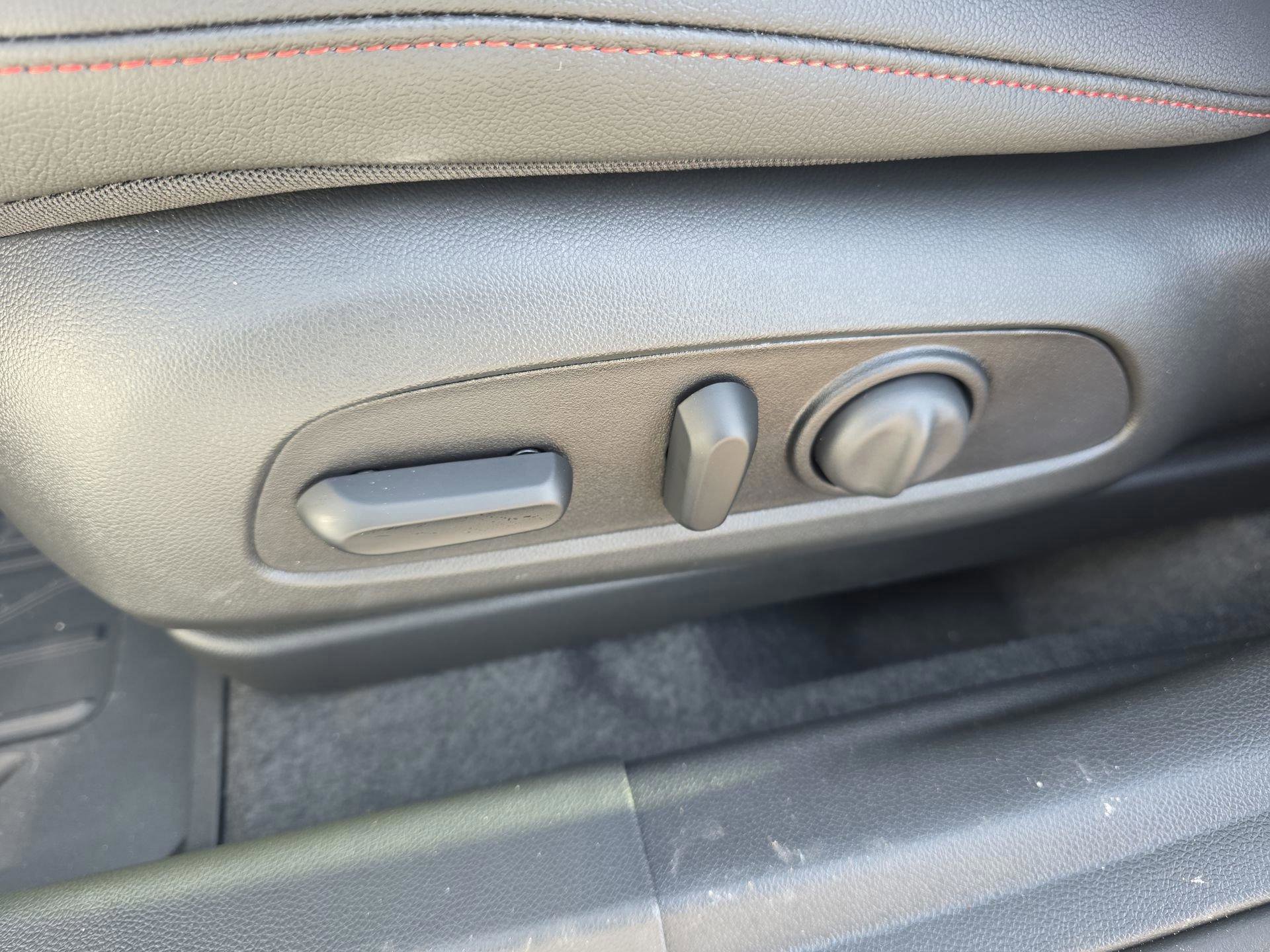 New 2026 Chevrolet Trax RS w/ Sunroof Package image 18