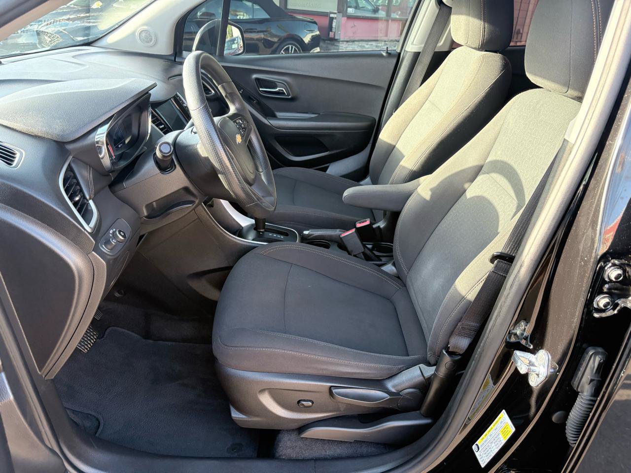 Used 2020 Chevrolet Trax LS FWD image 17