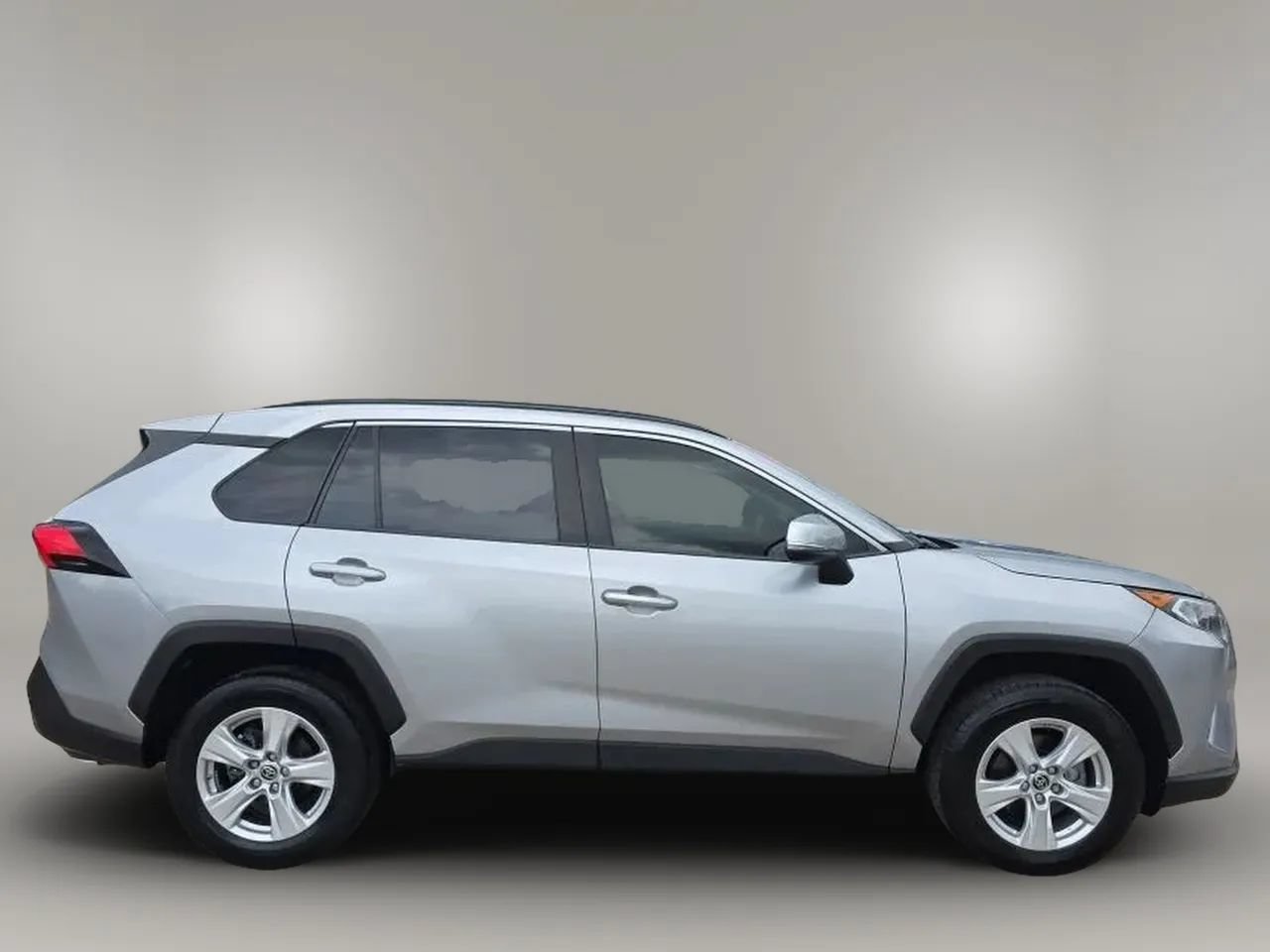 Used 2019 Toyota RAV4 XLE FWD image 9