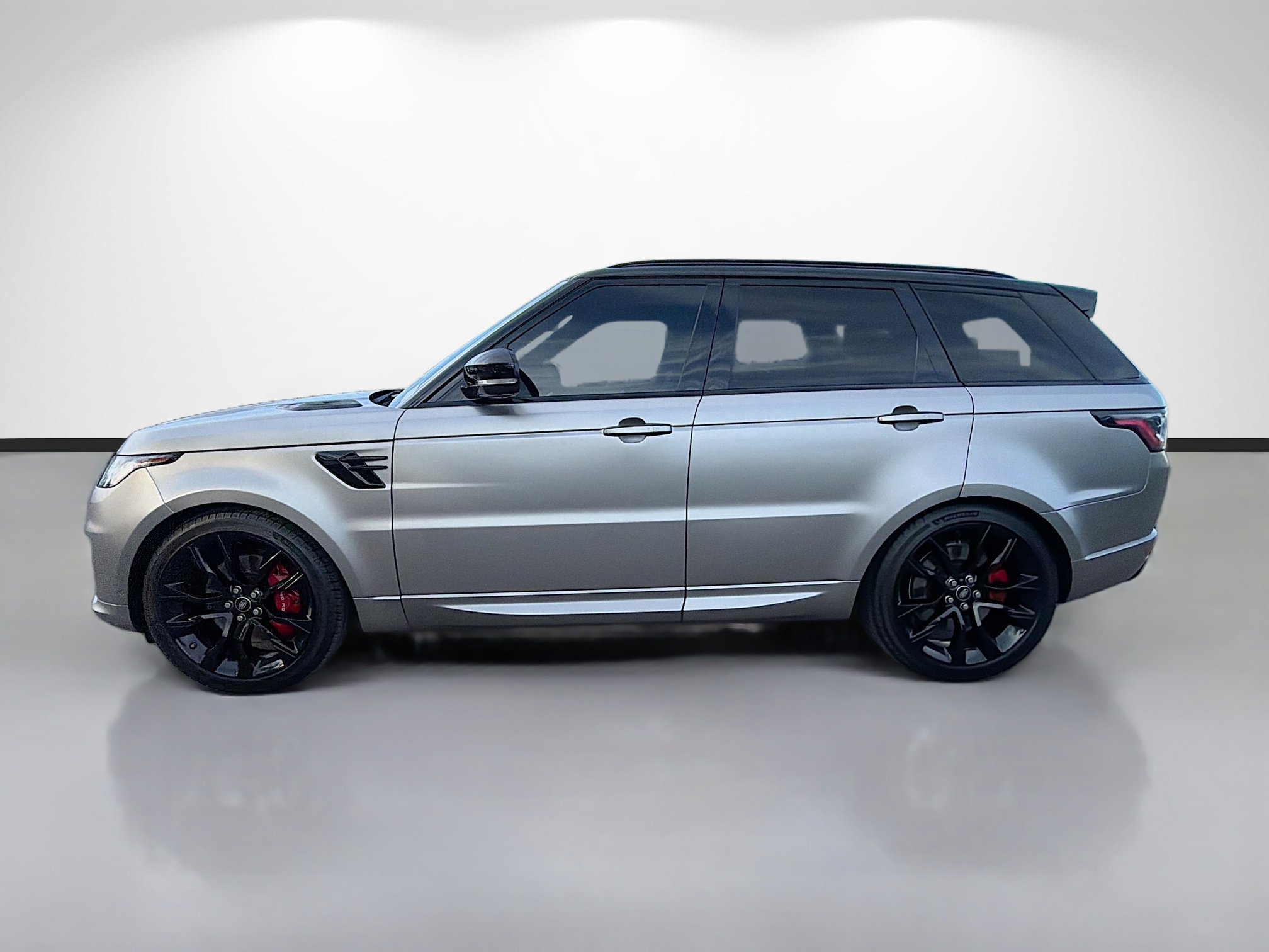 Used 2021 Land Rover Range Rover Sport HST image 2