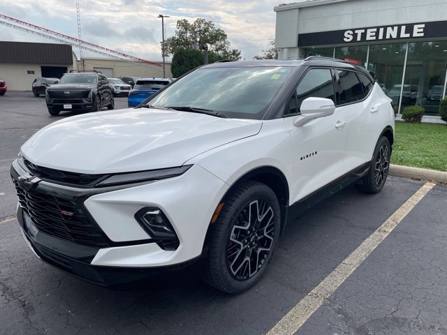 Used 2024 Chevrolet Blazer RS w/ Driver Confidence II Package AWD/4WD image 3