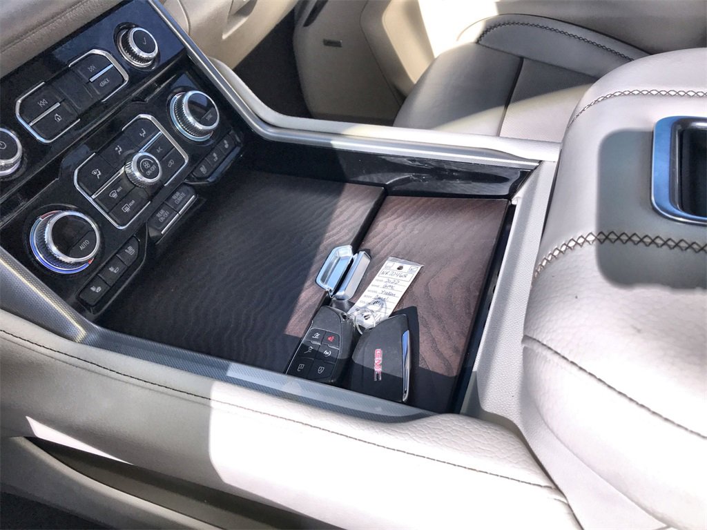 Used 2022 GMC Yukon Denali image 21
