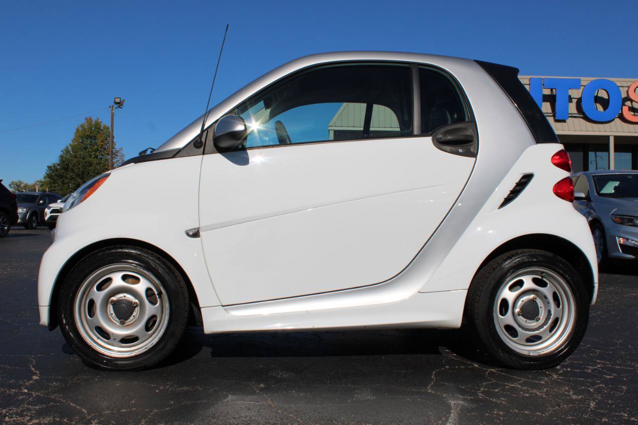 Used 2015 smart fortwo passion RWD image 10