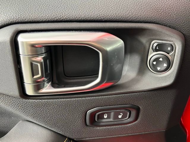 Used 2025 Jeep Wrangler Unlimited Sahara image 19