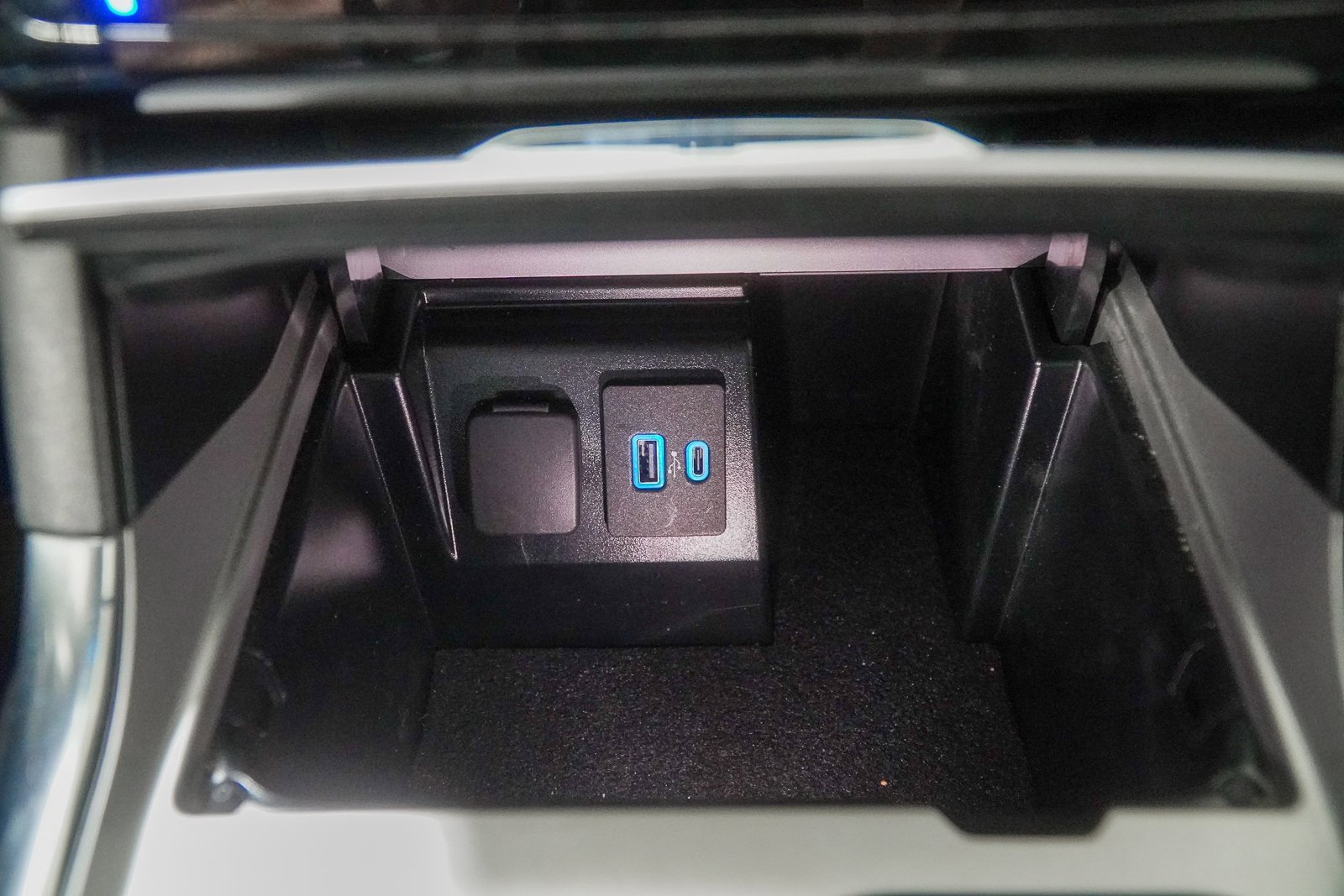 Used 2022 Ford Explorer Limited w/ Equipment Group 301A image 40