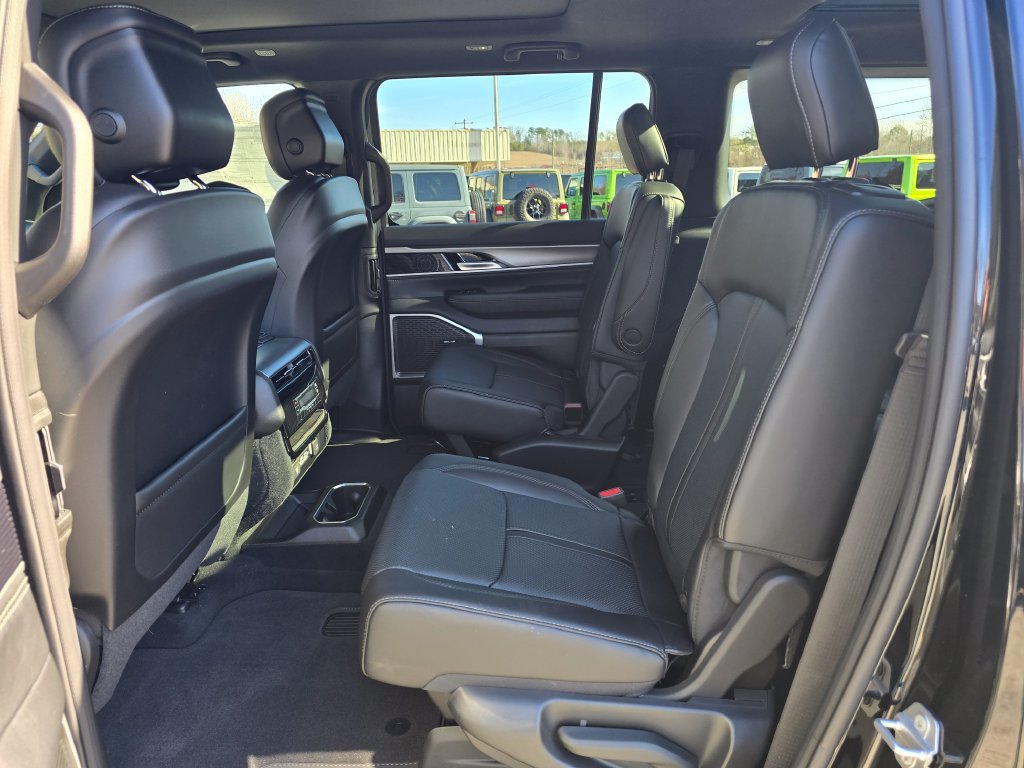 New 2026 Jeep Grand Wagoneer 4WD w/ Premium Group I image 13