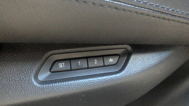 Used 2015 Cadillac Escalade Luxury image 40