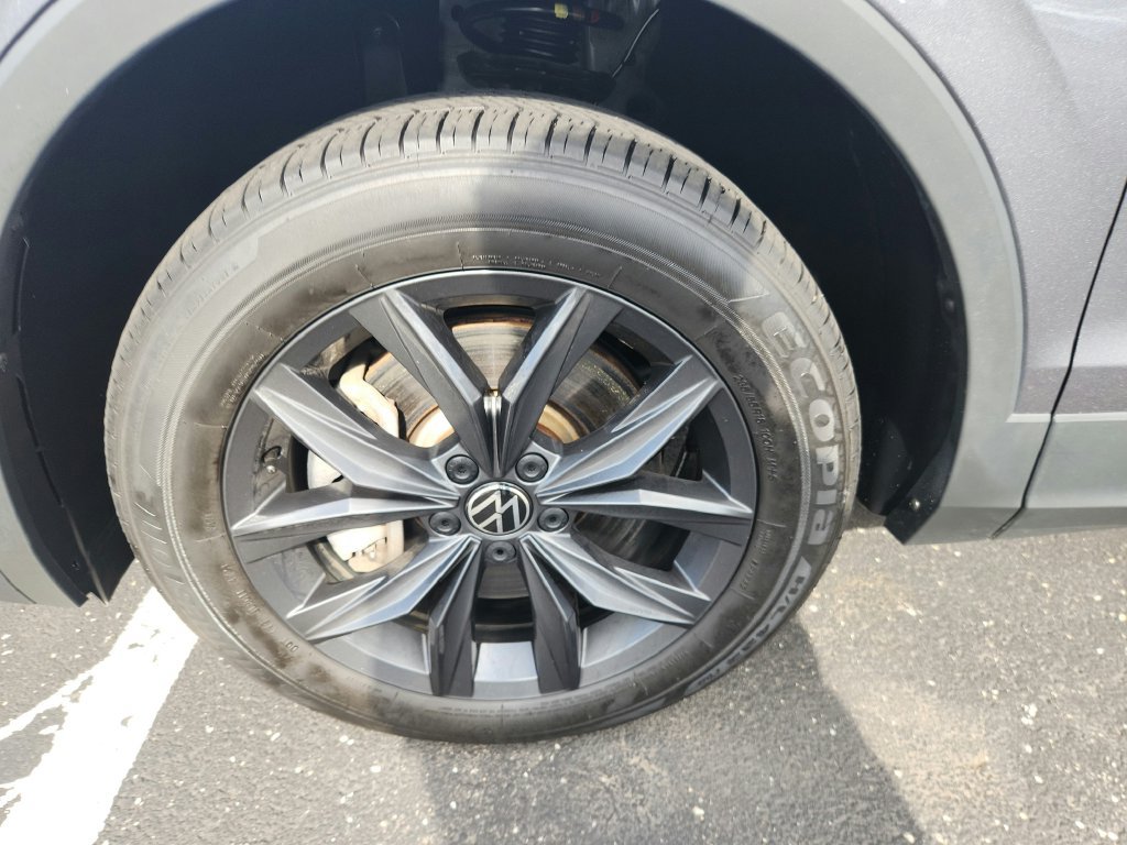Certified 2024 Volkswagen Tiguan SE AWD/4WD image 30