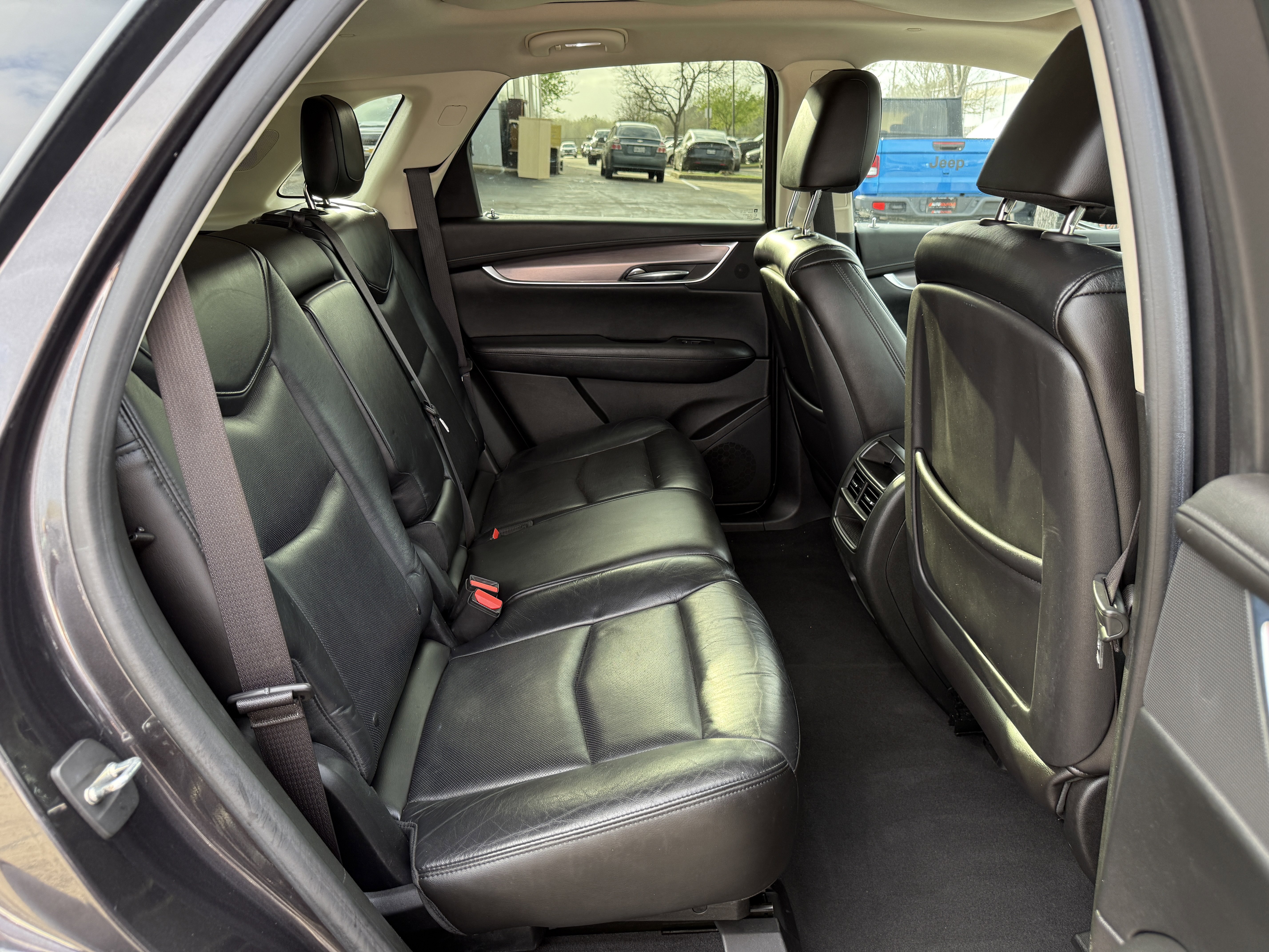 Used 2017 Cadillac XT5 Luxury w/ Driver Awareness Package FWD image 30