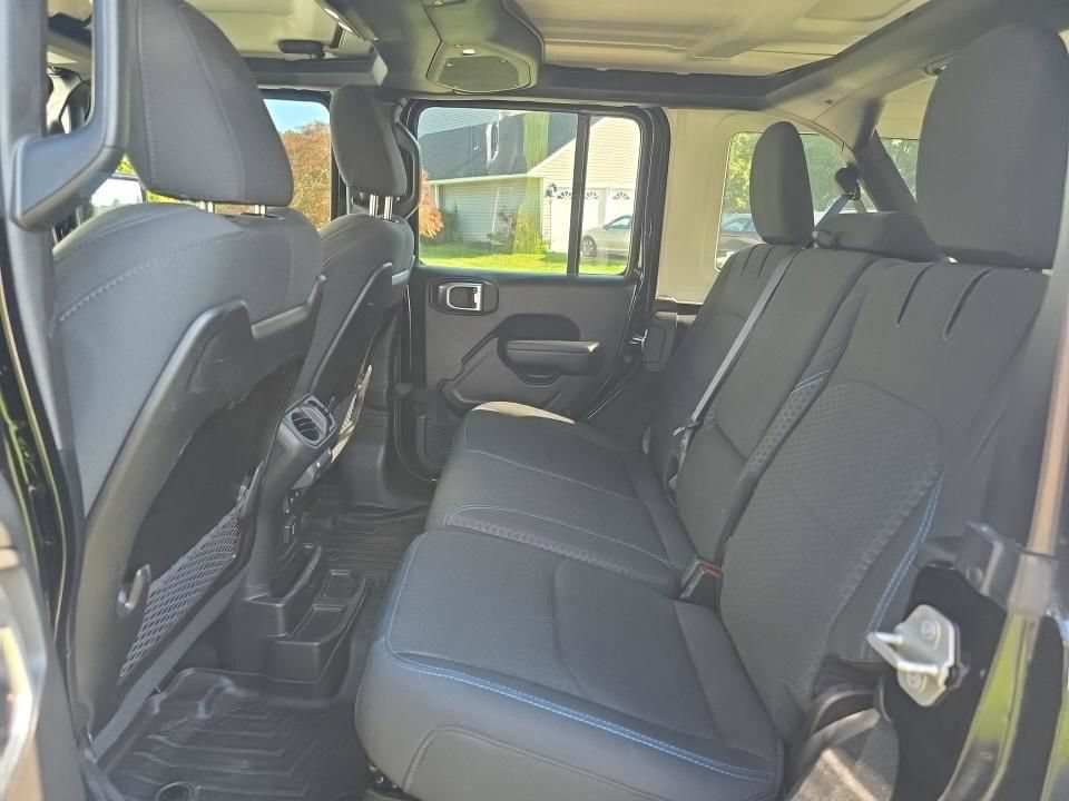 Used 2024 Jeep Wrangler Unlimited Rubicon 4xe w/ Technology Group AWD/4WD image 9