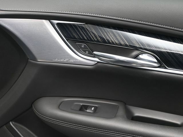Used 2023 Cadillac XT6 Premium Luxury image 38