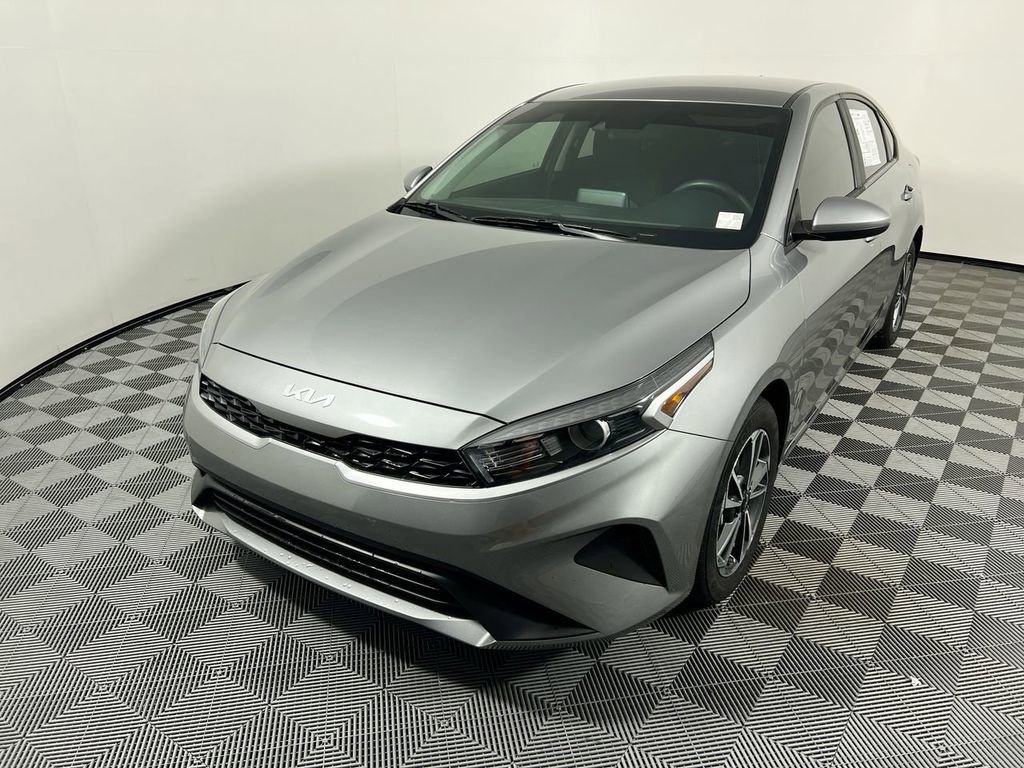 Used 2024 Kia Forte LXS w/ LXS Technology Package FWD image 8