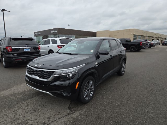 Used 2023 Kia Seltos LX AWD/4WD image 2