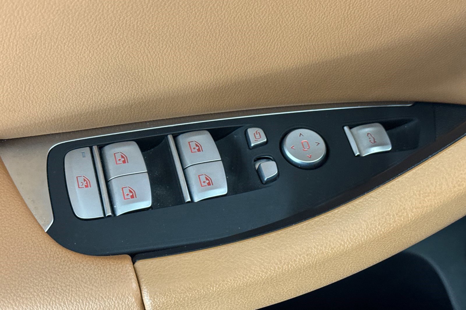 Certified 2023 BMW X4 xDrive30i w/ Premium Package image 21