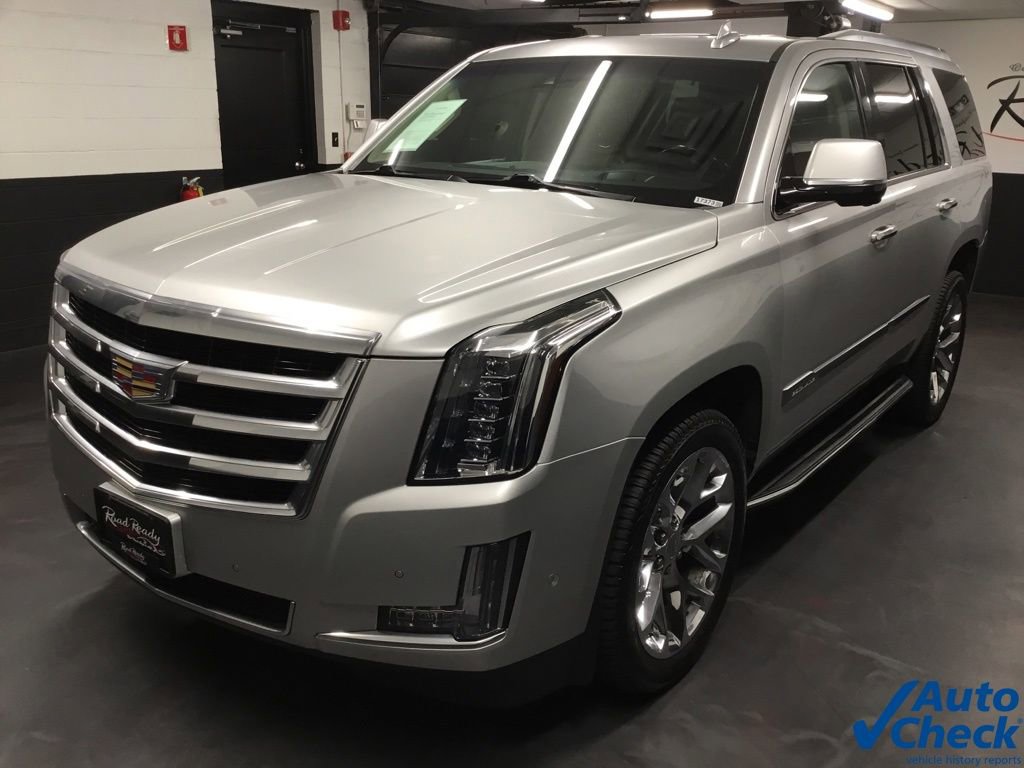 Used 2017 Cadillac Escalade Luxury AWD/4WD image 6