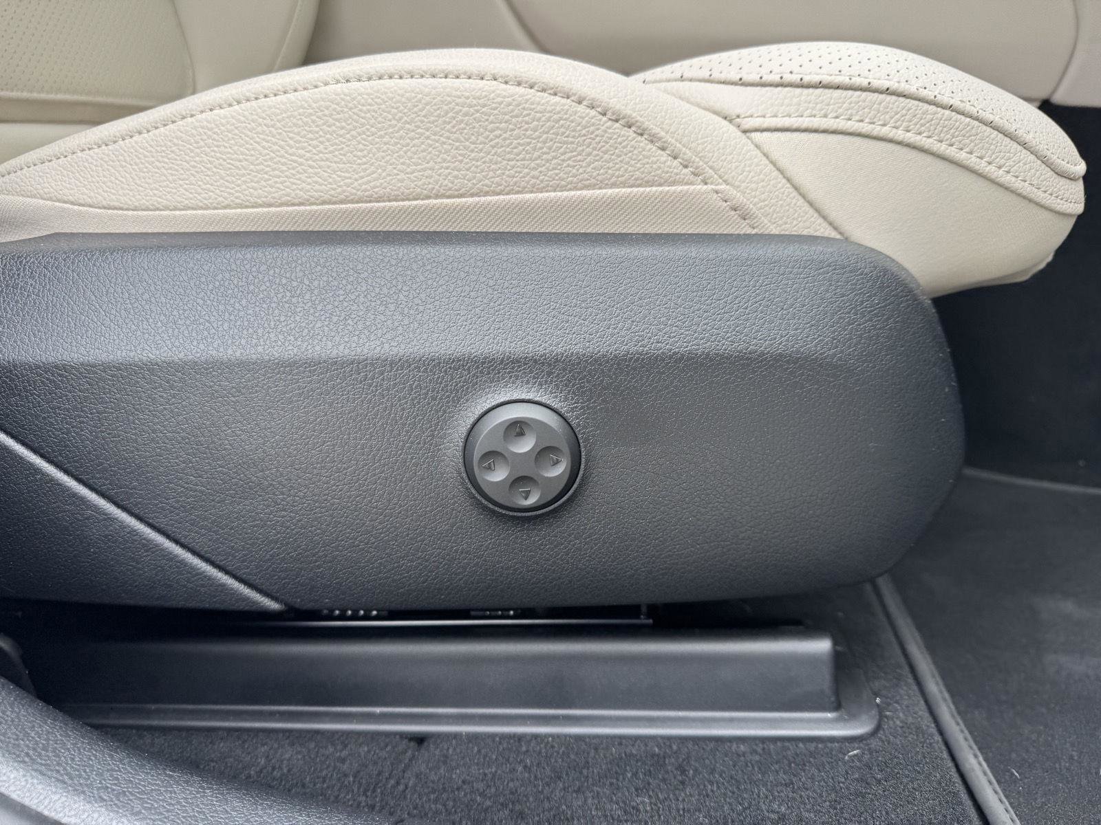 Certified 2025 Mercedes-Benz GLC 300 image 31