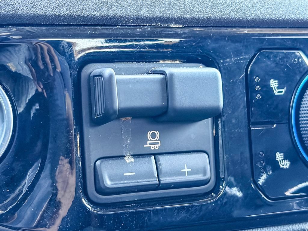 Used 2023 Chevrolet Silverado 1500 LT AWD/4WD image 29