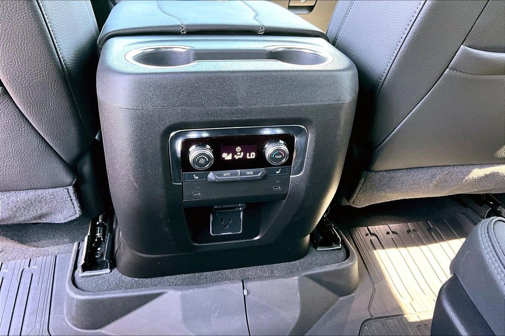 Used 2025 GMC Yukon Denali w/ LPO, Floor Liner Package AWD/4WD image 10