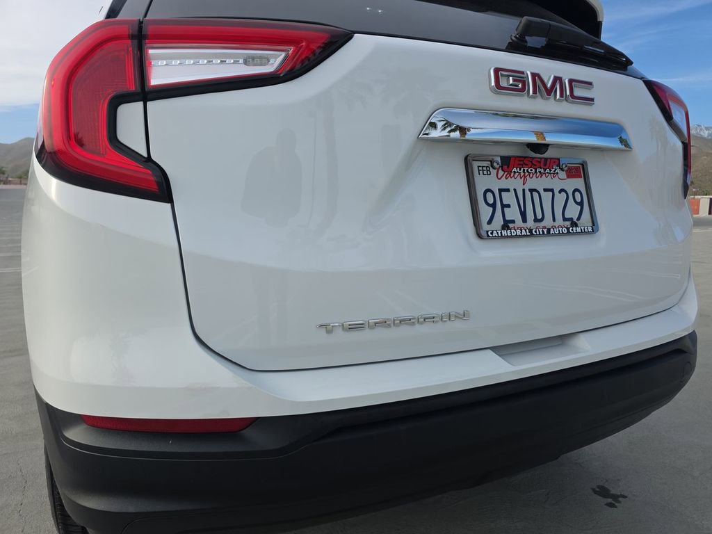 Used 2023 GMC Terrain SLE w/ Driver Convenience Package image 33