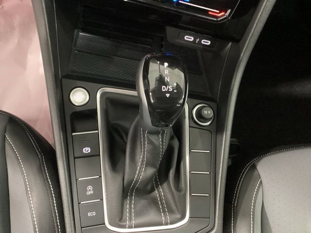 Used 2025 Volkswagen Jetta SE w/ Sunroof Package image 12