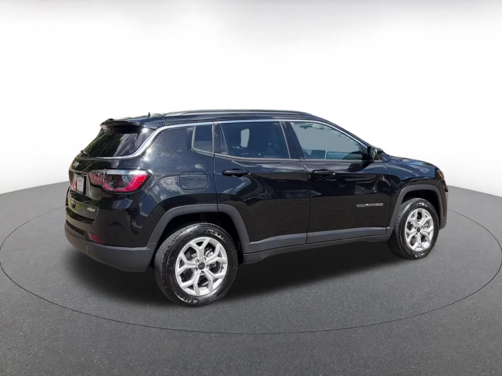 Used 2025 Jeep Compass Latitude AWD/4WD image 14