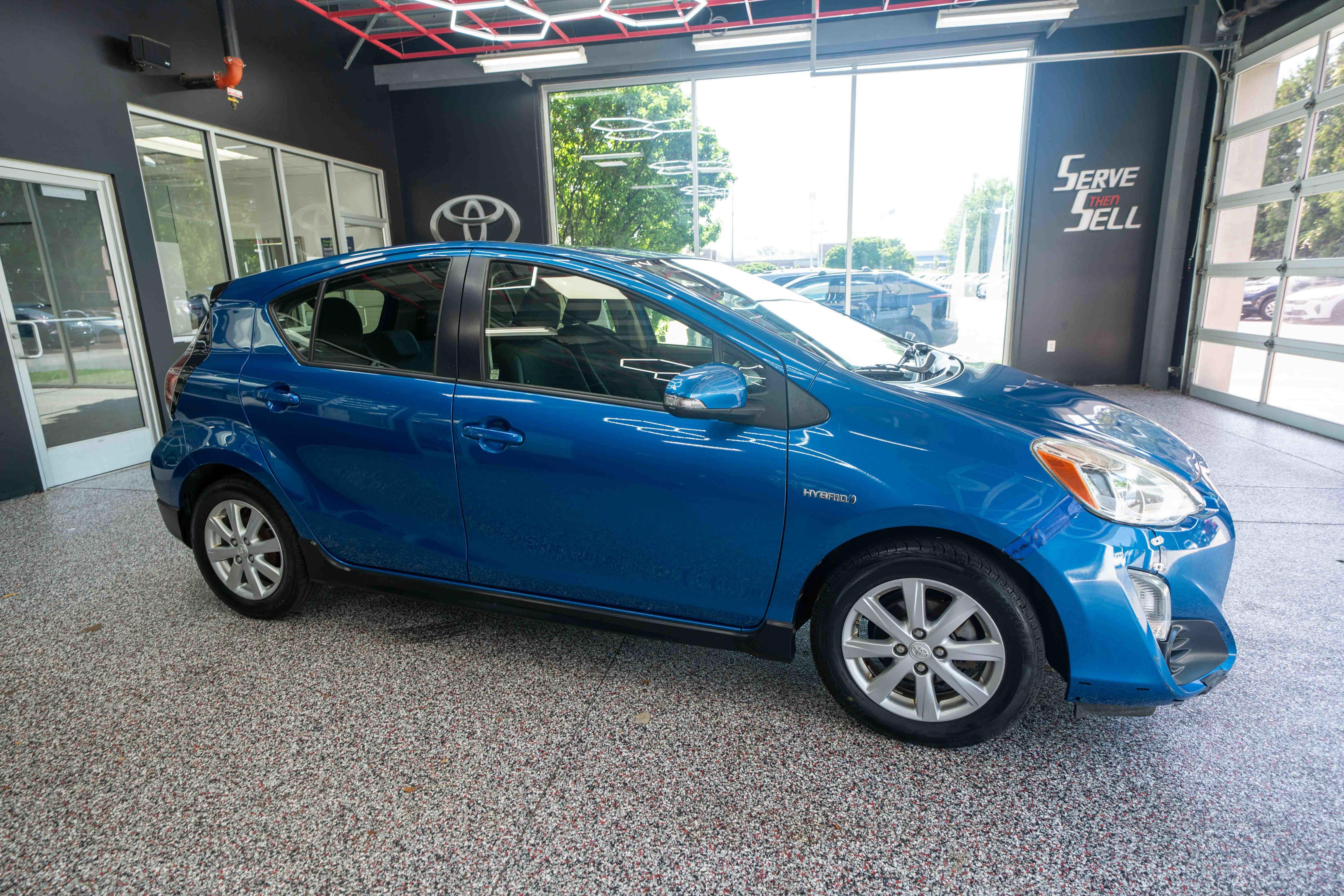 Used 2017 Toyota Prius C Two FWD image 4