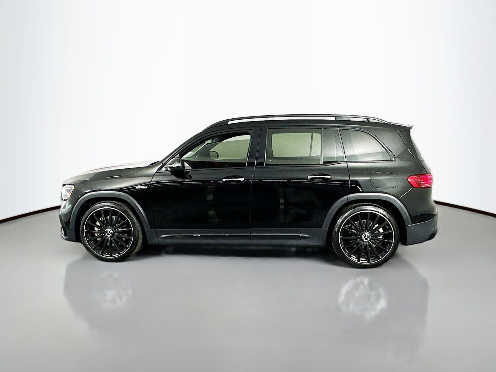 Used 2025 Mercedes-Benz GLB 35 AMG 4MATIC image 4