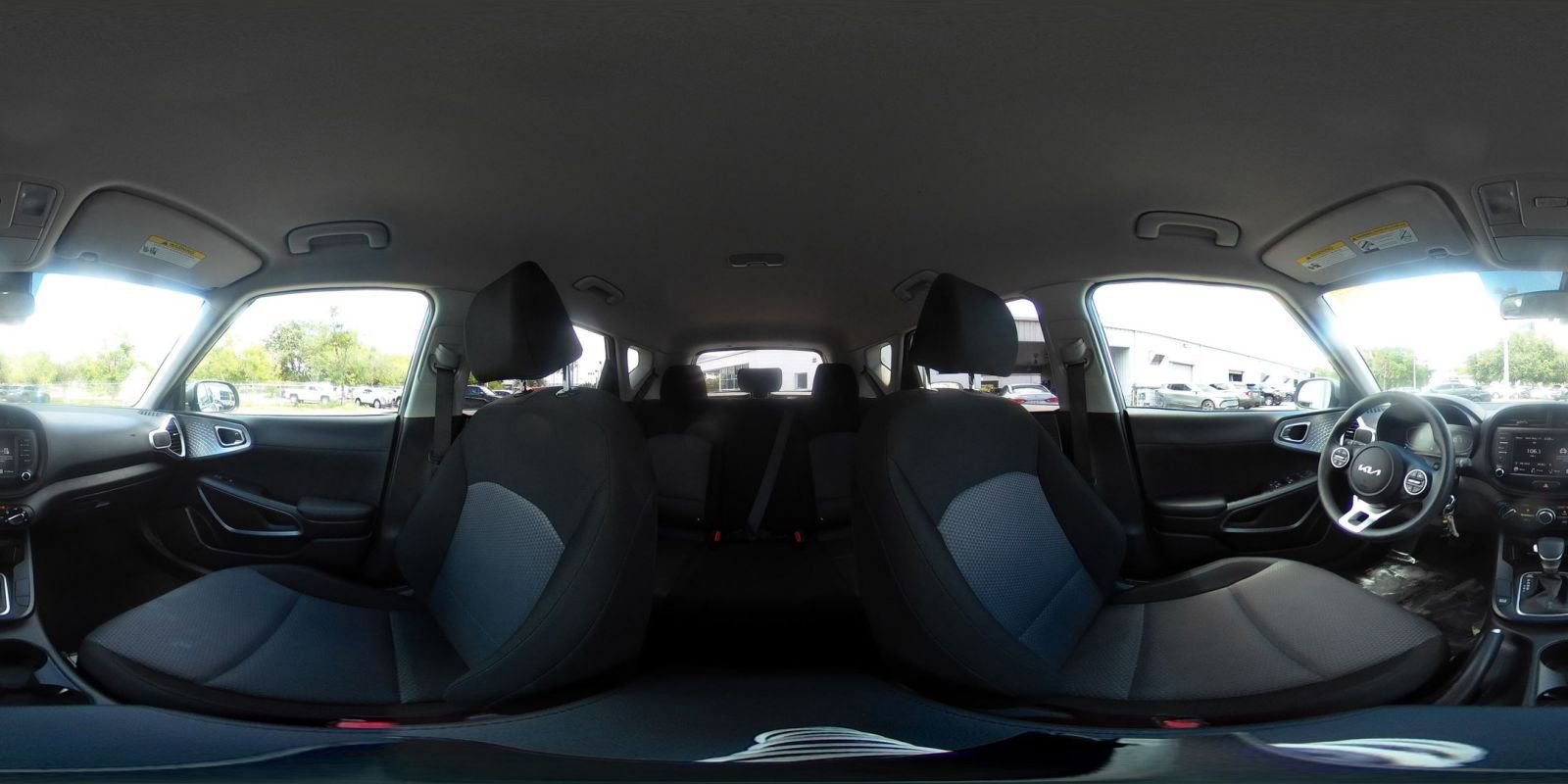 Used 2025 Kia Soul LX w/ LX Technology Package FWD image 40