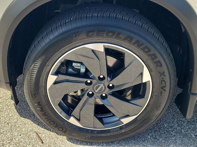 Certified 2025 Nissan Rogue SV w/ SV Premium Package image 12