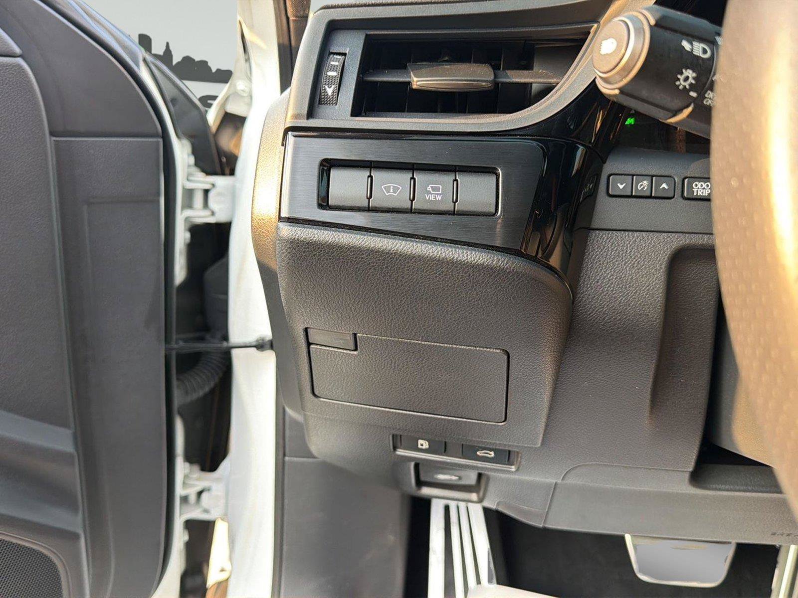 Used 2024 Lexus ES 350 F Sport w/ Accessory Package (Z2) FWD image 11