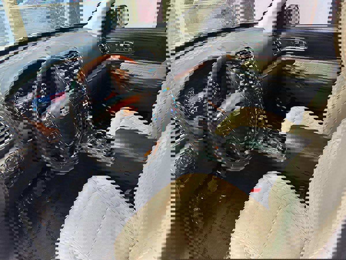 Used 2016 Ford Explorer Platinum image 12