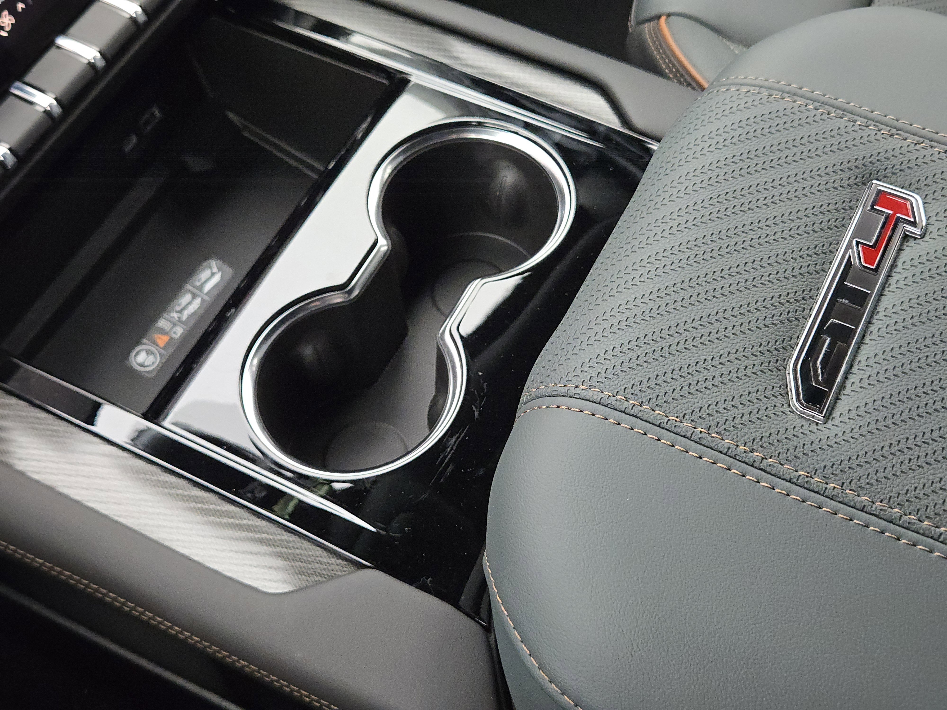 New 2026 GMC Yukon AT4 w/ AT4 Premium Package image 16